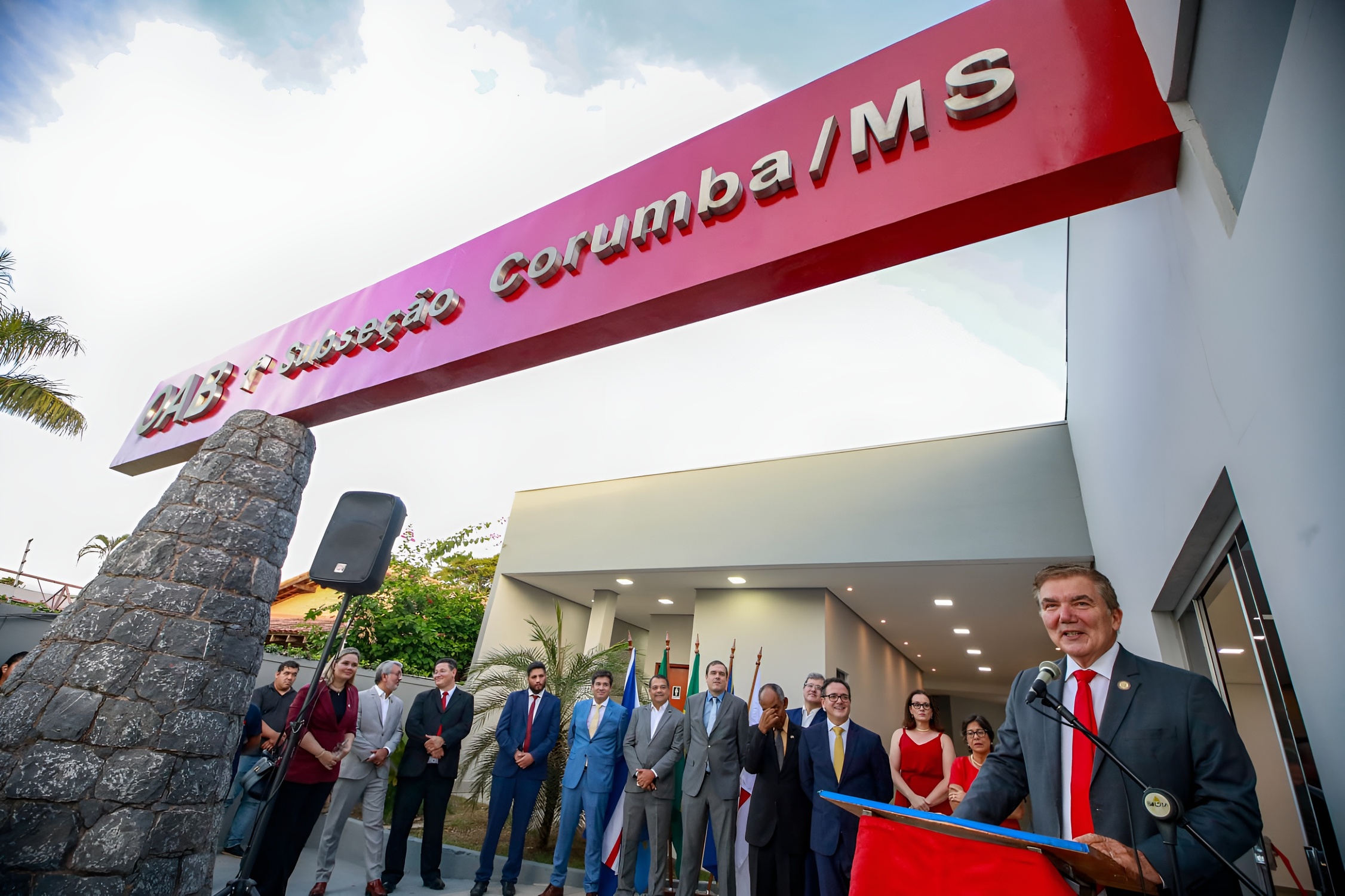 As palavras de Marco Aurélio Rocha no evento transmitiram uma visão otimista para o futuro das instalações e da advocacia em Corumbá.