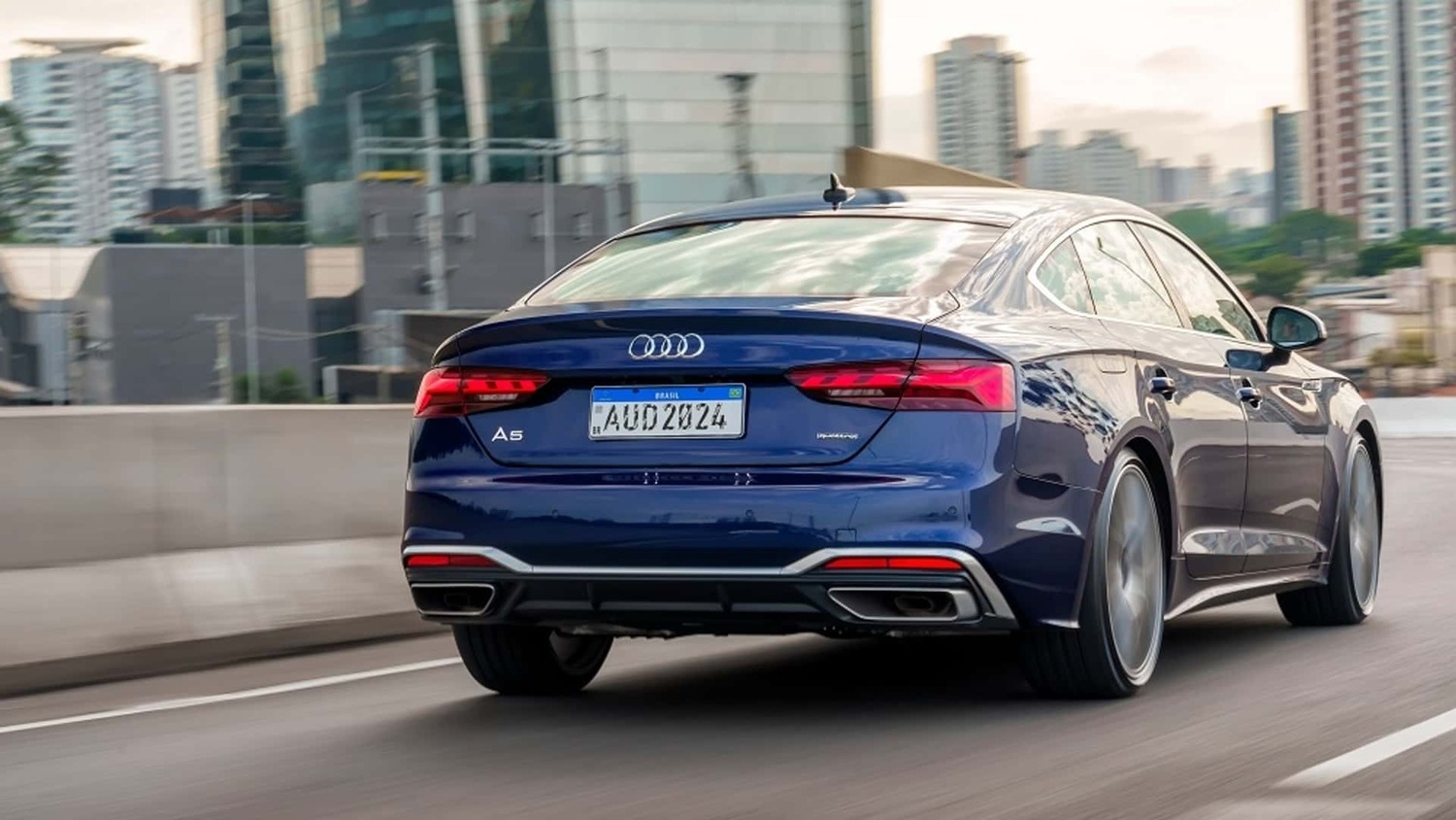 O Audi A5 Sportback Quattro pode ser adquirido nas variantes Advanced 40 TFSI quattro S Tronic por R$ 359.990 e S Line 40 TFSI quattro S Tronic por R$ 394.990.