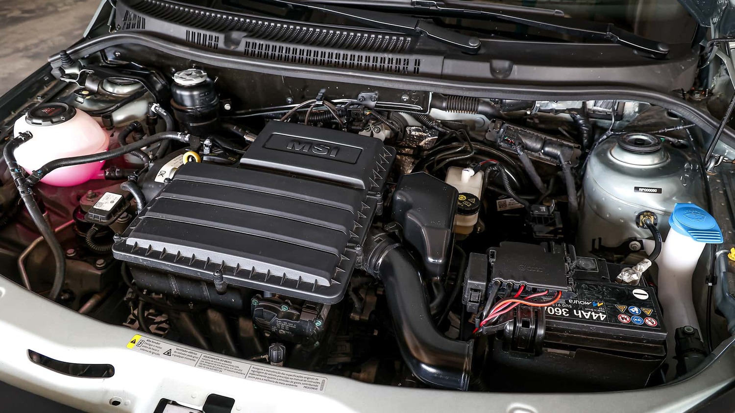 Equipado com motor 1.6 16V MSI de até 116 cv e 16,1 kgfm de torque, com transmissão manual de cinco marchas, oferecendo um comportamento sólido na estrada