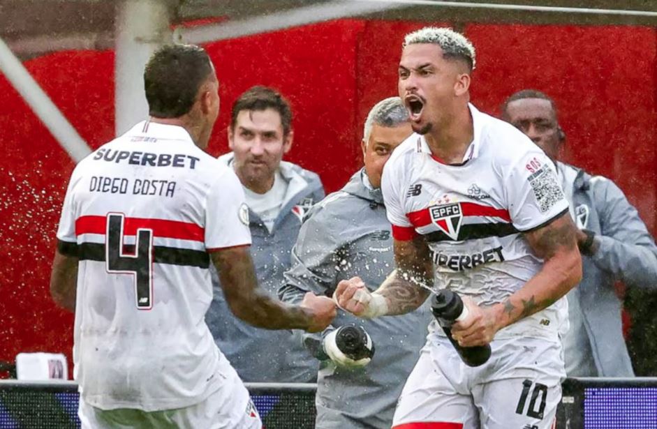 Luciano marcou dois gols na vitória são-paulina sobre o Vitória
