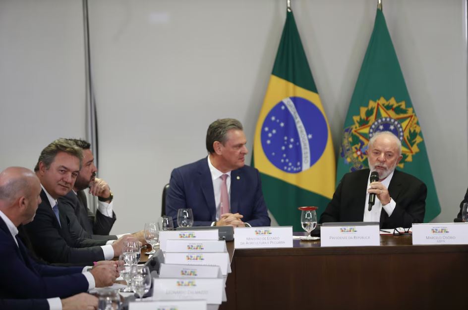 O empresário Joesley Batista é o segundo na fila lateral da esquerda