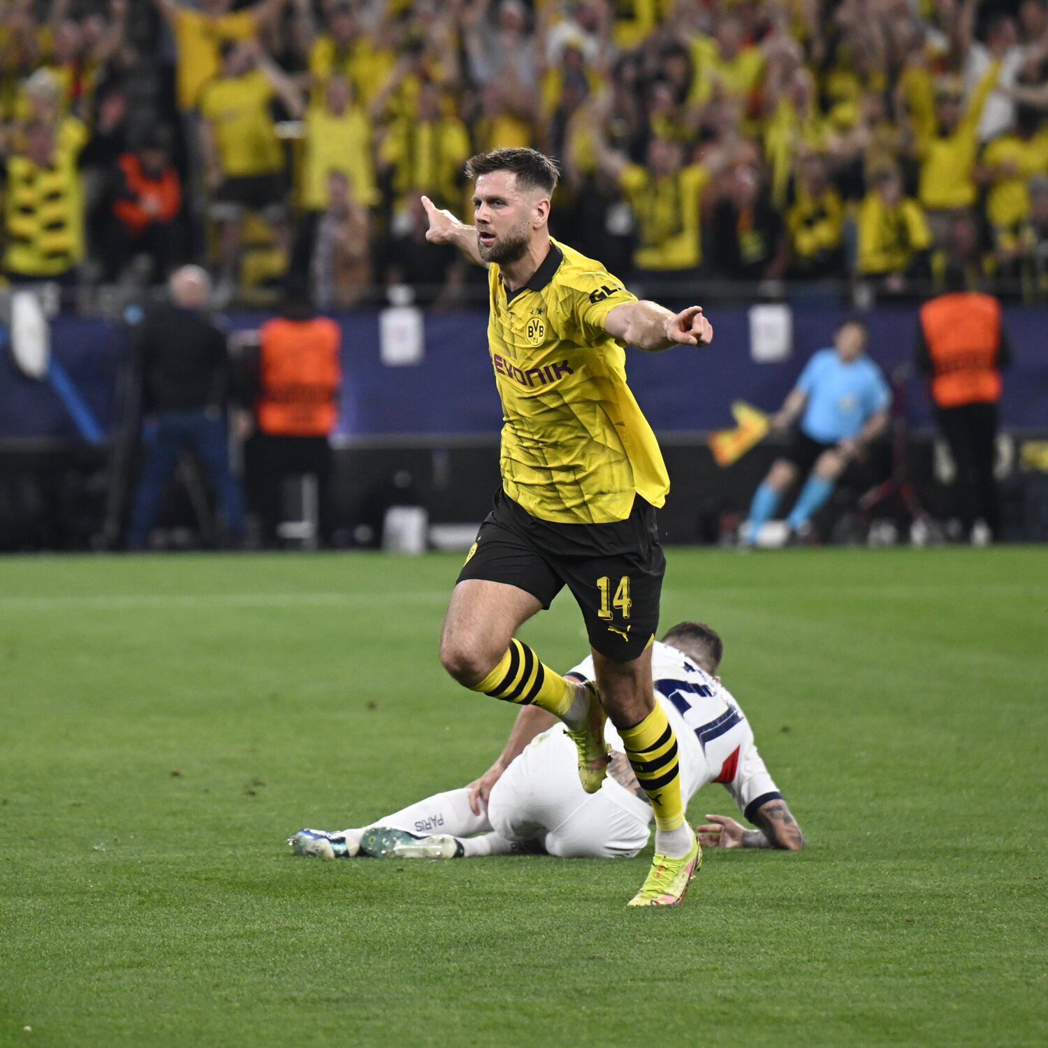 O atacante Fullkrug anotou o gol da vitória do Borussia Dortmund no jogo de ida