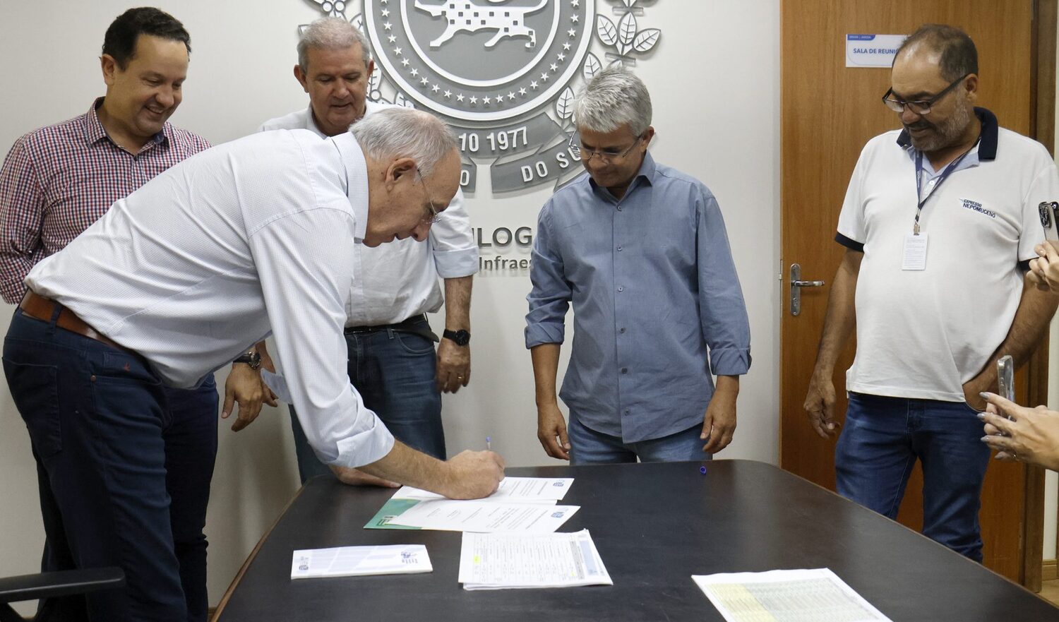 Investimento em Sonora: O convênio número 440/2024 destina R$ 2,1 milhões para a restauração do pavimento nas avenidas do Povo e Pedro Pedrossian em Sonora.