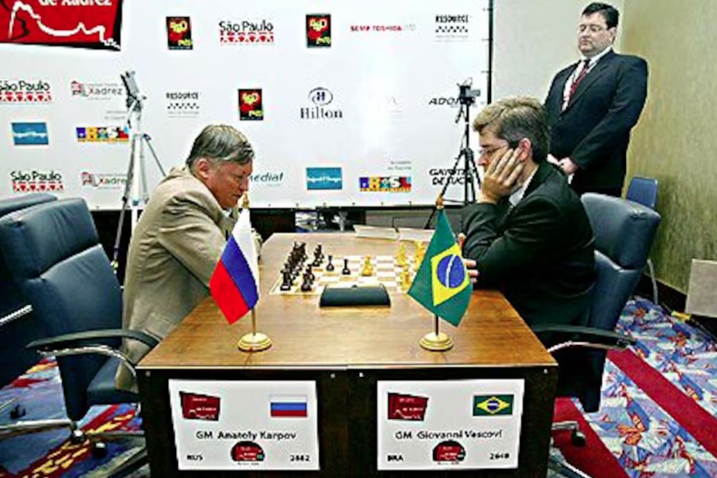 Vescovi empatou com Karpov, campeão mundial, em sua primeira partida como Grande Mestre 