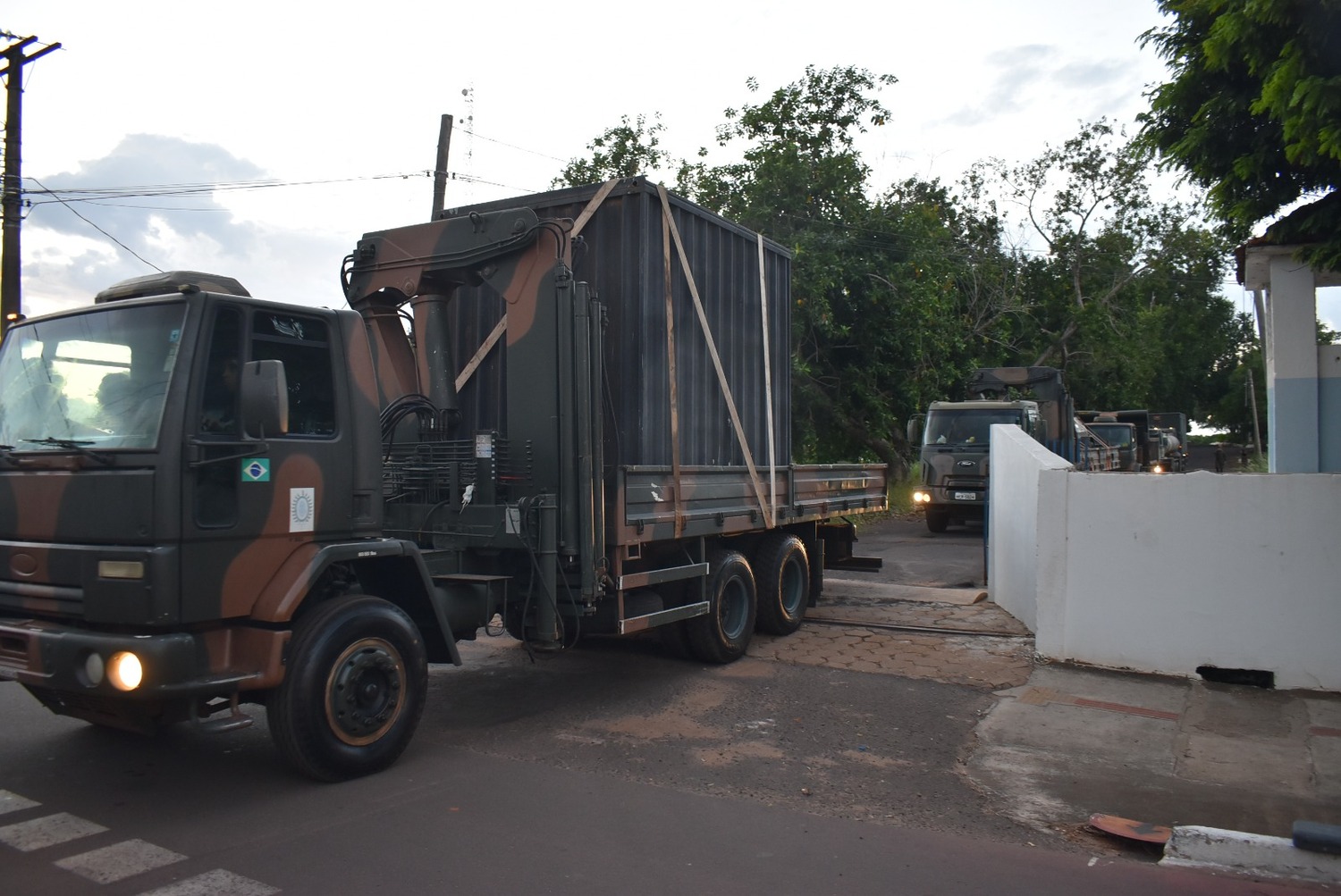 Foram necessárias 17 viaturas para transportar toda a estrutura da ponte