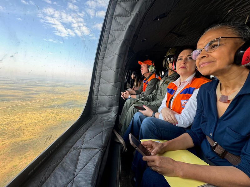 Sobrevoo do governador Eduardo Riedel com as ministras Simone Tebet e Marina Silva no Pantanal 