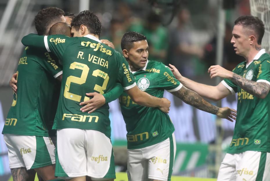 De volta depois de 300 dias, Dudu comemora terceiro gol do Palmeiras sobre o Juventude