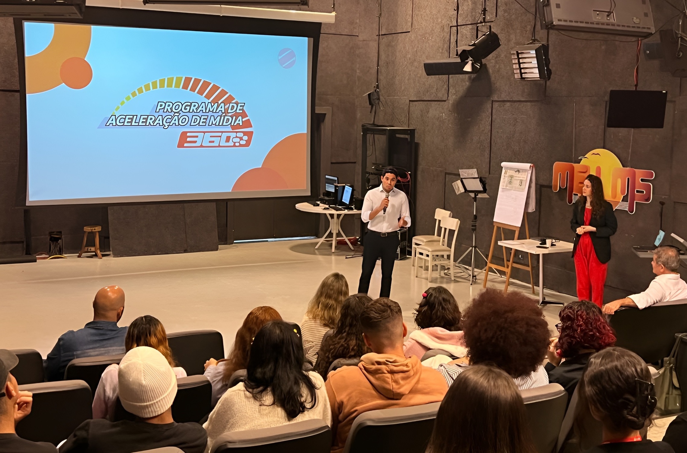 Enrico Feitosa ressaltou que o PAM 360 proporcionou uma imersão real no universo de uma emissora multiplataforma, destacando a importância da experiência prática adquirida pelos alunos.