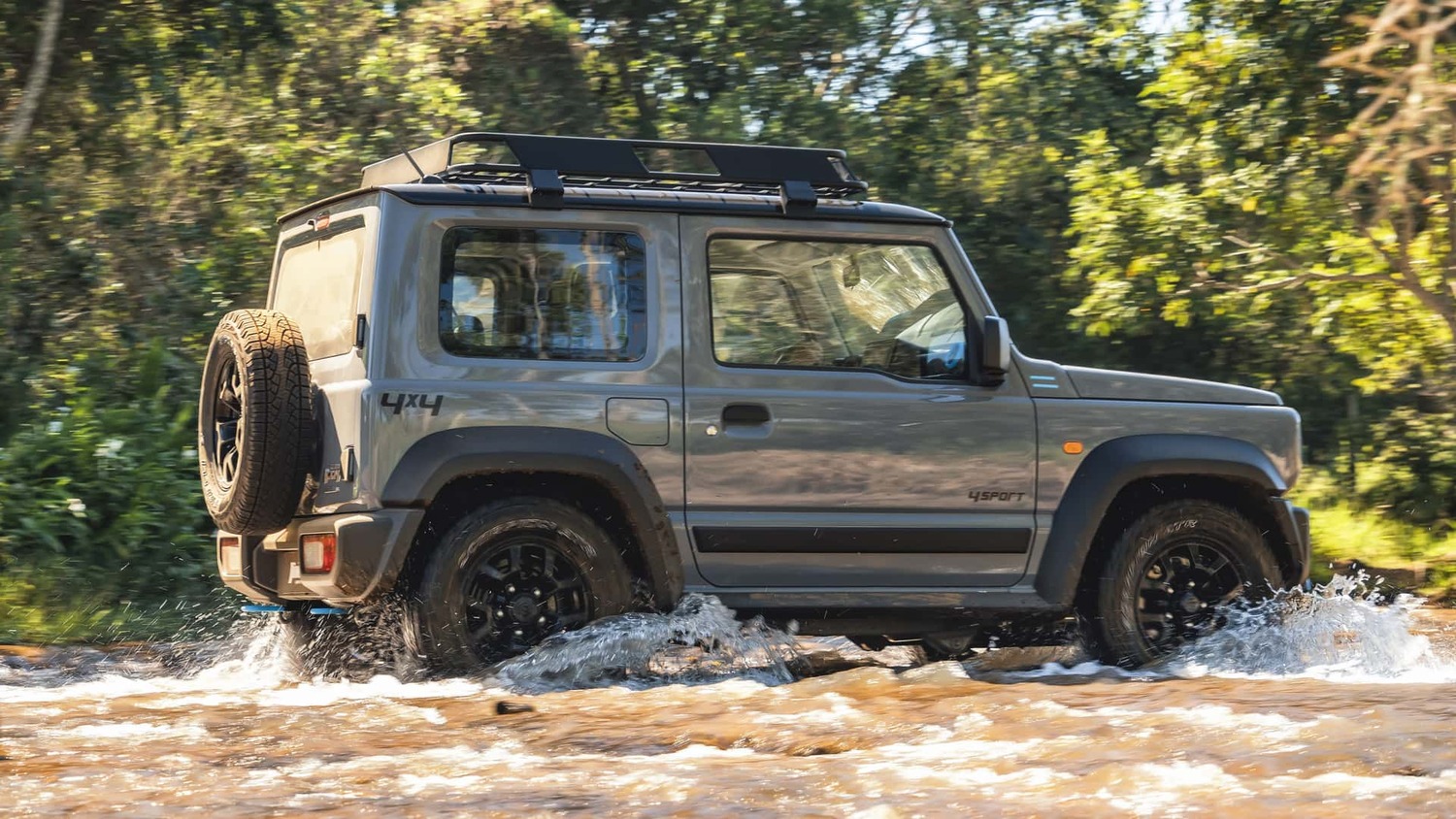 A versão de entrada Jimny Sierra 4You Allgrip 1.5 MT teve uma redução de R$ 20.000, passando de R$ 162.990 para R$ 142.990.