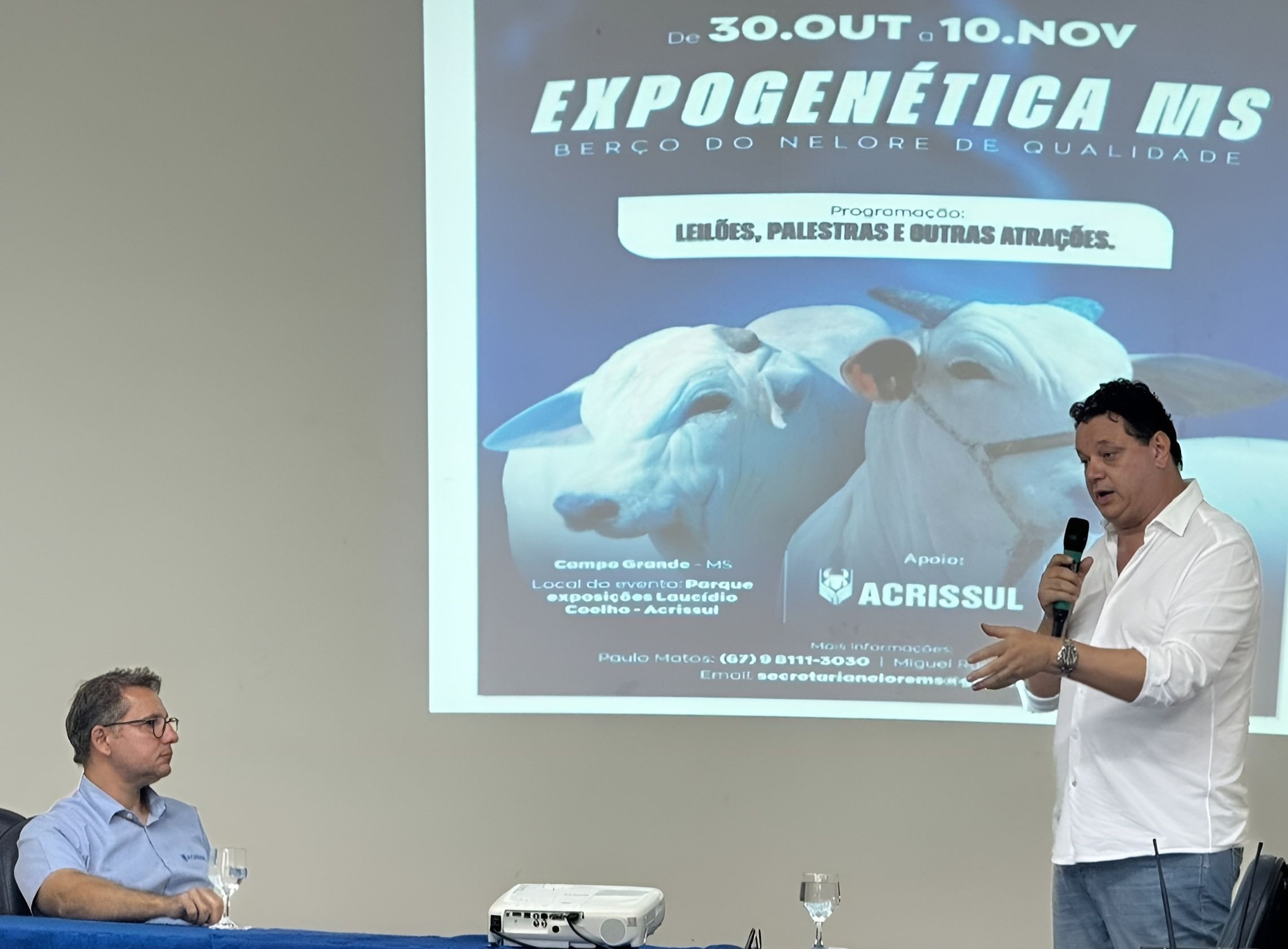 Guilherme Bumlai, presidente da ACRISSUL, e Paulo Mattos, presidente da Nelore MS, durante o lançamento da Expogenética MS, que ocorrerá de 30 de outubro a 10 de novembro no Parque de Exposições Laucídio Coelho, em Campo Grande - (Foto A Crítica)