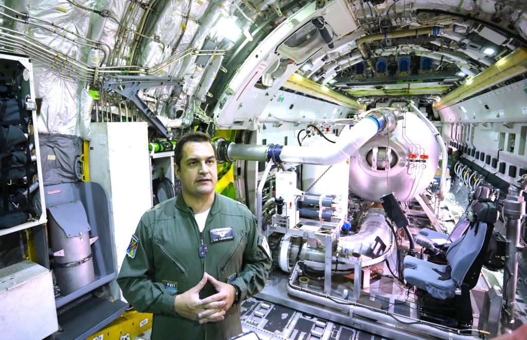 Comandante do KC-390, Capitão Douglas Leonardo Marciano