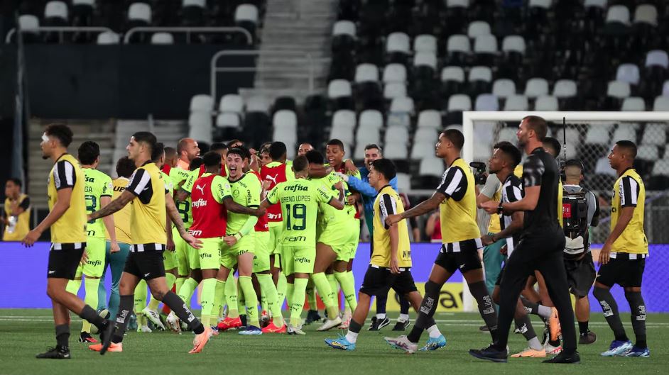 Botafogo abriu 3 a 0 em novembro do ano passado, mas tomou a virada do Palmeiras, no Rio