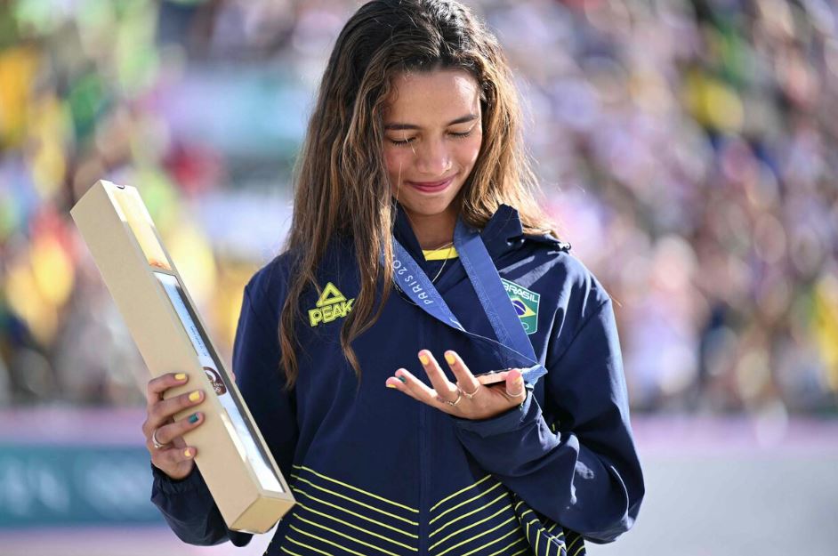Rayssa leal se emocionou com a conquista do bronze olímpico