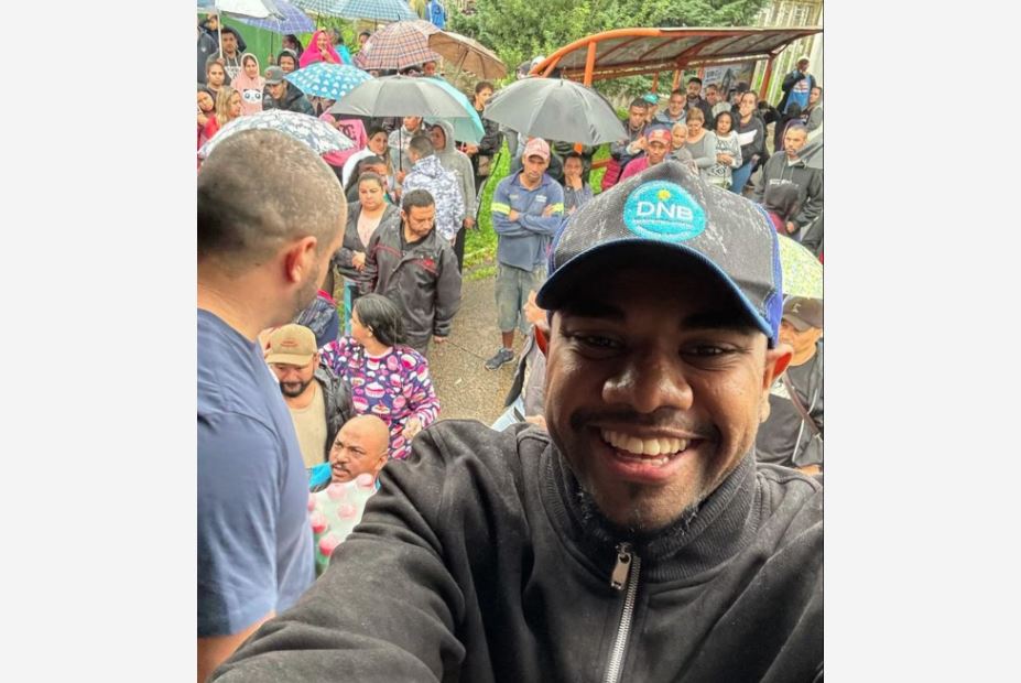 Davi Brito no RS: sorriso em selfies gerou críticas e custou seguidores para campeão da edição deste ano
