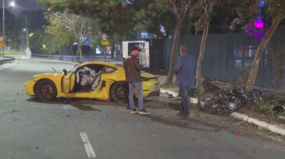 Motorista de carro de luxo atropelou e matou um motociclista na Avenida Interlagos, zona sul de São Paulo