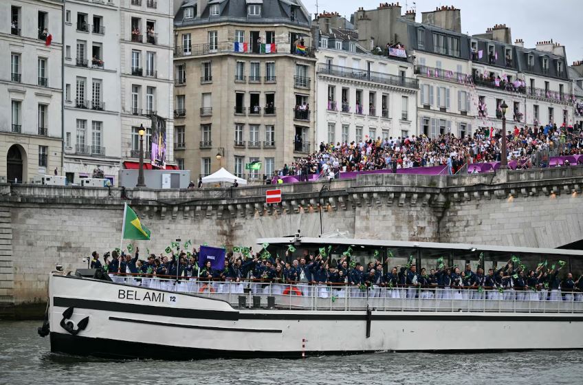 Delegação brasileira na abertura das Olimpíadas de Paris