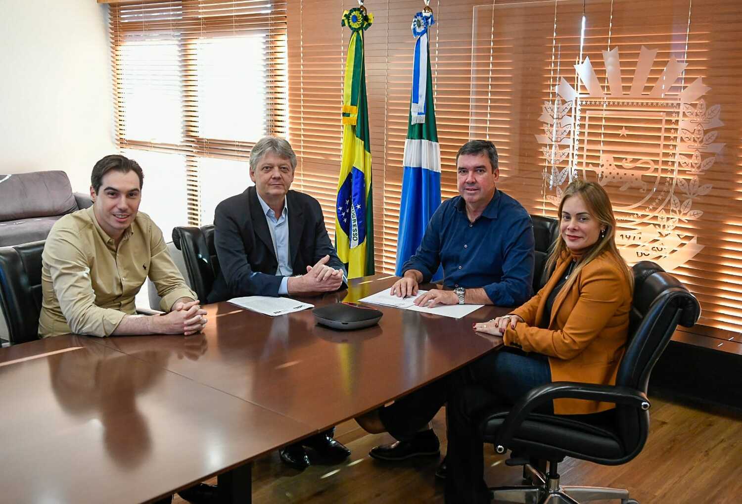 Termo de posse foi assinado pelo governador Eduardo Riedel com a presença de secretários