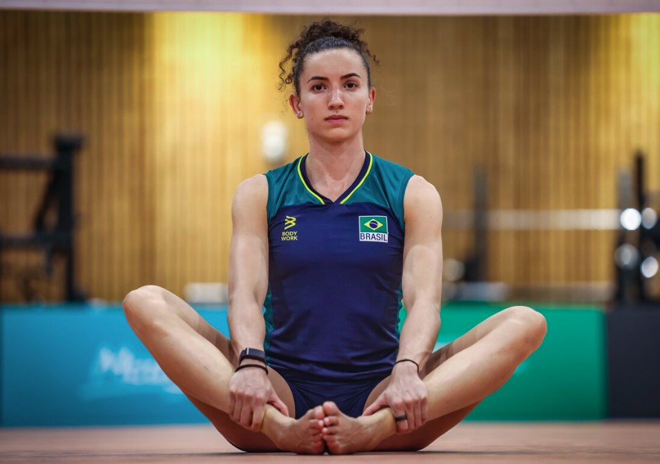 Gabi é ponto forte do time de Zé Roberto