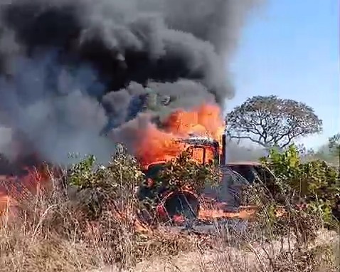 Caminhão que explodiu iniciou um dos focos de incêndio 