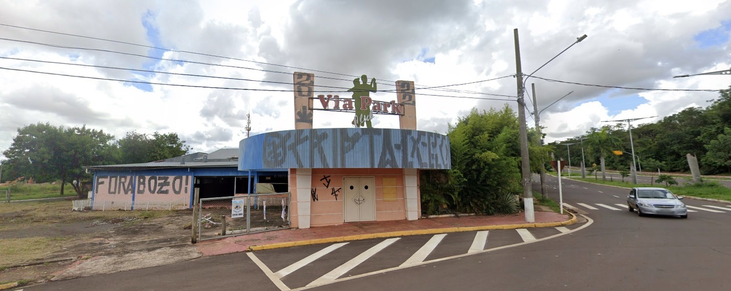 O prédio que abrigará a concessionária foi anteriormente sede do Via Park Club, uma casa de eventos que fechou em 2018.