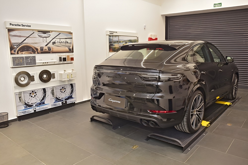 Porsche Cayenne Turbo S em oficina do grupo mineiro, com padrão global Porsche