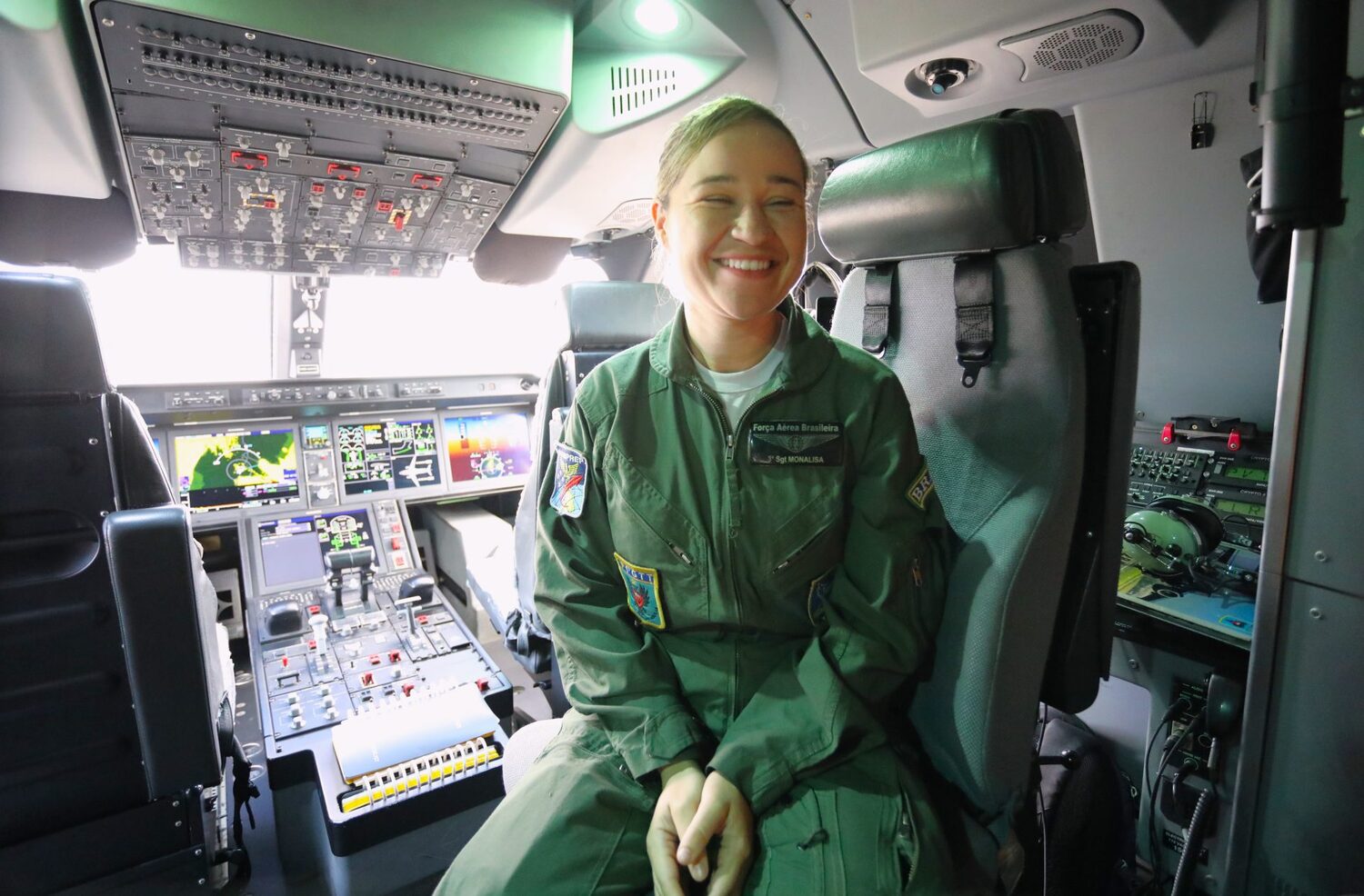 Sargento Monalisa Alves Tabaco é mecânica de voo do KC-390 (Foto: Saul Schramm)