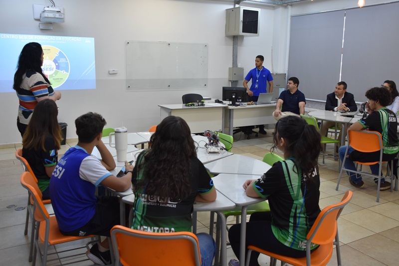 Um dos projetos discutidos é a construção de uma escola Sesi em Inocência, voltada para formar jovens com habilidades tecnológicas e prepará-los para o mercado.