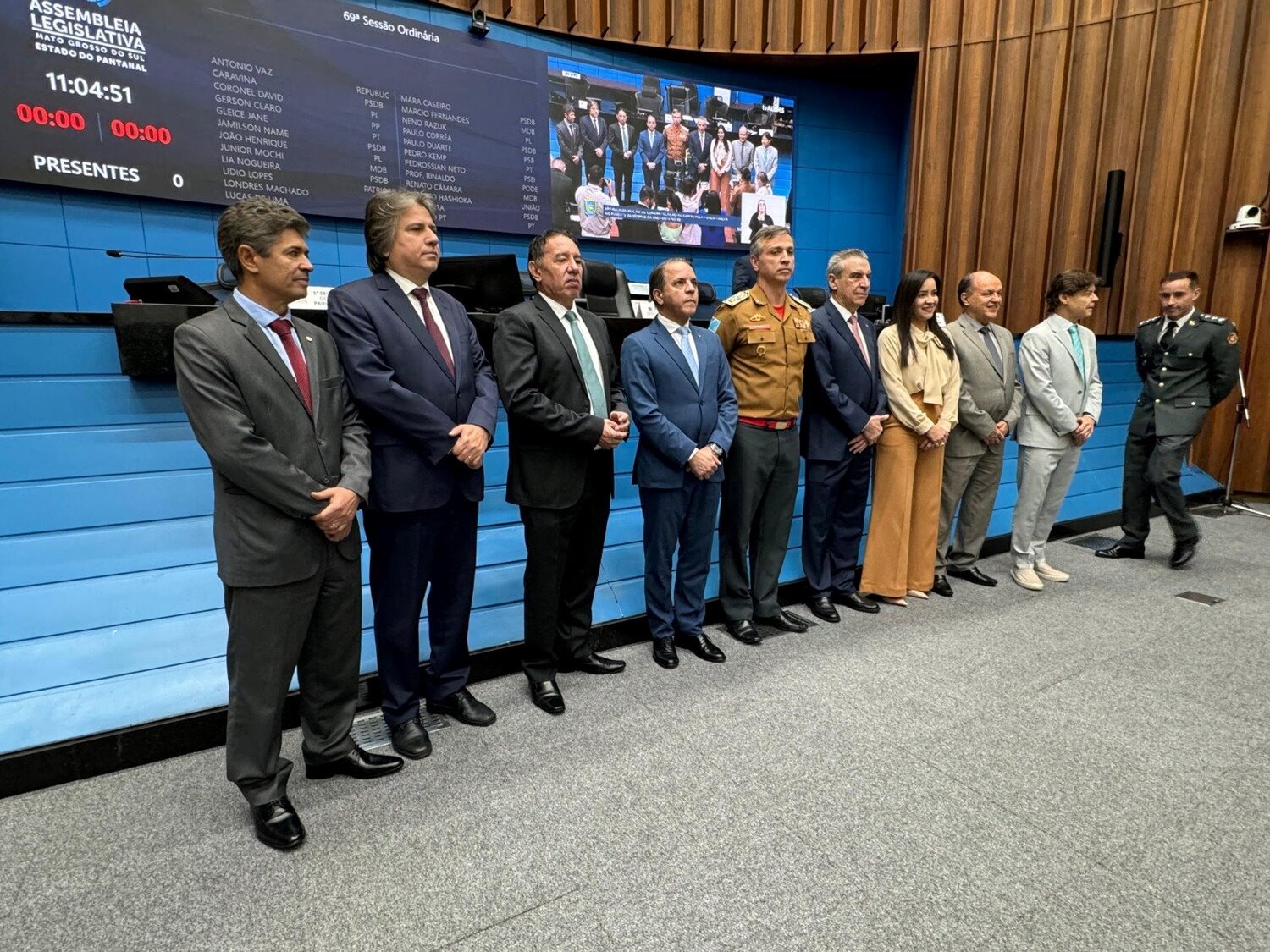 Deputados participaram da homenagem dedicada aos bombeiros (Foto: Mariana Anjos)