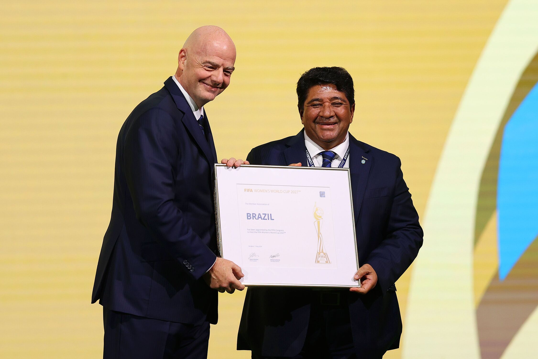Gianni Infantino e Ednaldo Rodrigues após o anúncio do Brasil como sede da Copa do Mundo Feminina 2027
