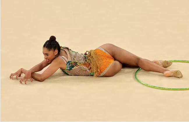 Bárbara Domingos se apresenta com o arco nas classificatórias em Paris 