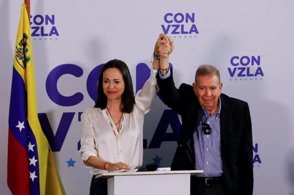 A líder da oposição María Corina Machado e o candidato Edmundo González Urrutia