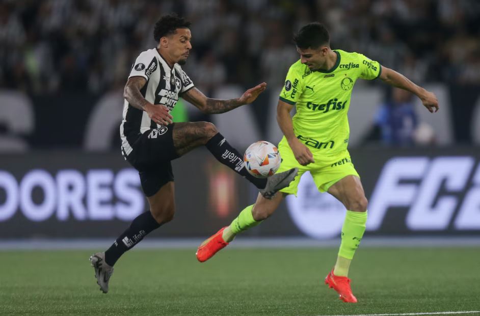 Botafogo se deu melhor na primeira partida entre as equipes nas oitavas de final da Libertadores