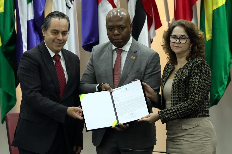 O ministro dos Direitos Humanos e da Cidadania, Silvio Almeida, participa de cerimônia de reinstalação da Comissão Especial sobre Mortos e Desaparecidos Políticos
