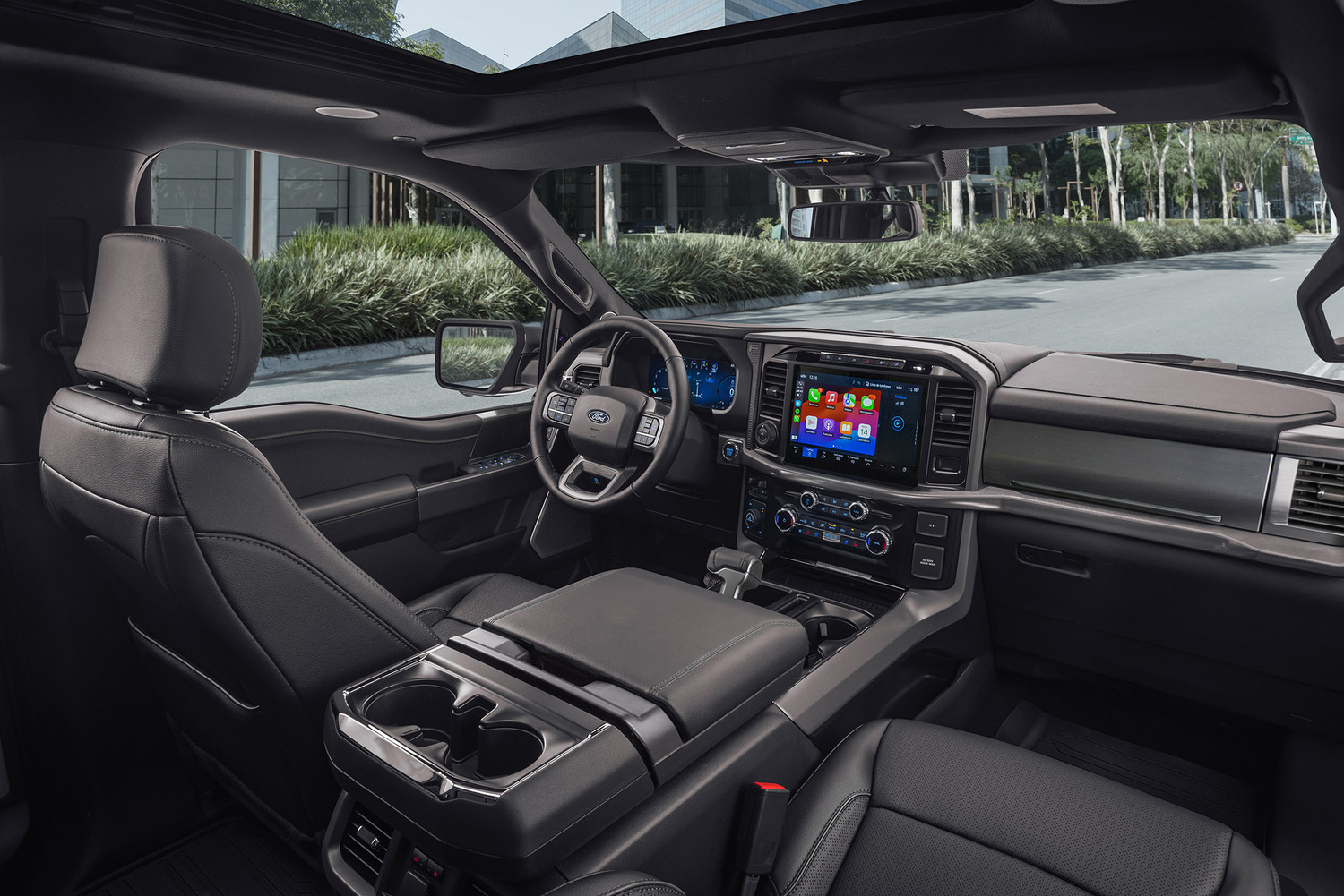 Inovação e conectividade: A central multimídia SYNC 4 permite atualizações remotas e oferece integração com Android Auto e Apple CarPlay, além de recursos exclusivos de conectividade via o app FordPass.