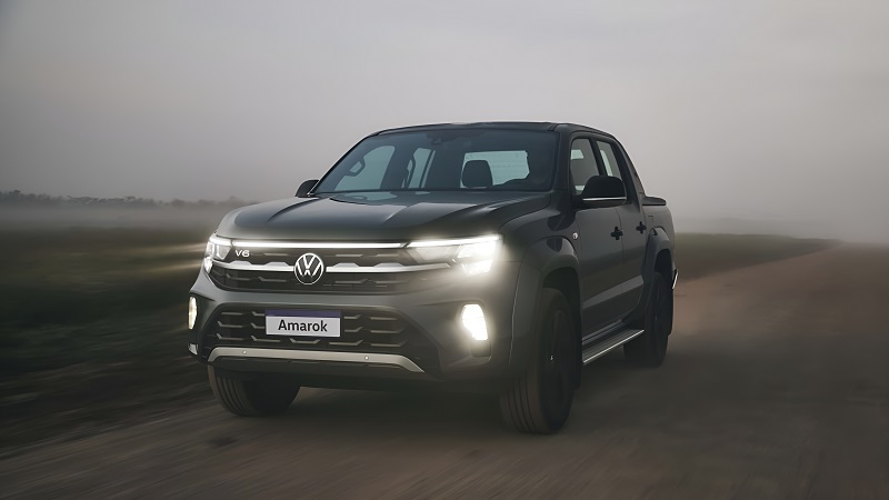 Nova Volkswagen Amarok 2025 ganha visual renovado, mais equipamentos e motor V6 de 258 cv, com versões até R$ 350.990.