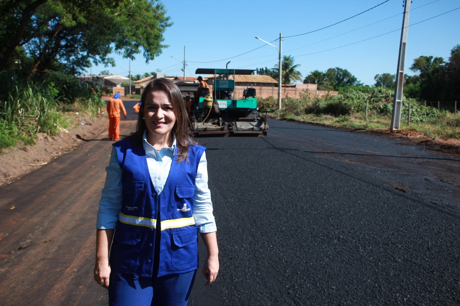 Na Avenida Três Barras, o recapeamento e reordenamento do trânsito beneficiam mais de 30 mil motoristas diariamente.