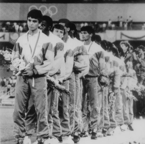 Em Seul-1988, o Brasil, com Romário, Neto e Jorginho, foi prata no futebol, após perder na prorrogação para a seleção da União Soviética 
