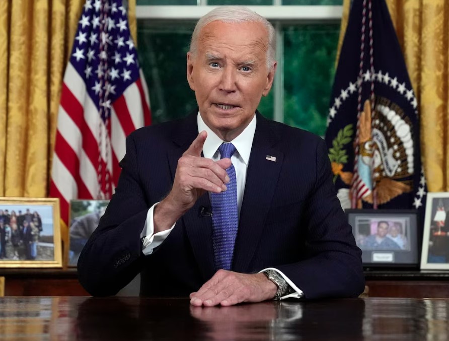 O presidente dos Estados Unidos, Joe Biden, discursa no Salão Oval, na Casa Branca  