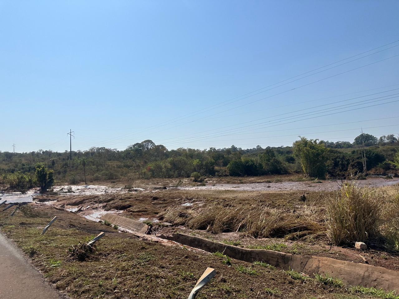 Rompimento causou estragos e transtornos em parte da BR-163