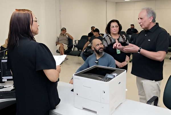 Integração entre diretor do Detran, servidores e cidadão