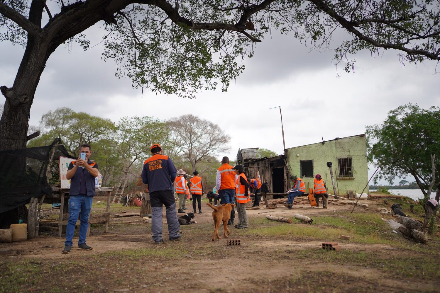 A equipe da Defesa Civil é composta por profissionais de saúde que se inscreveram na operação de forma voluntária