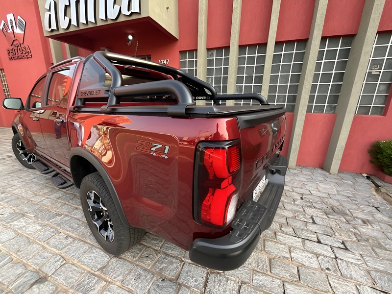 Com o logo Z71 em destaque e o Santo Antônio esportivo, a S10 Z71 tenta convencer no visual, sem fugir muito do que já conhecemos.