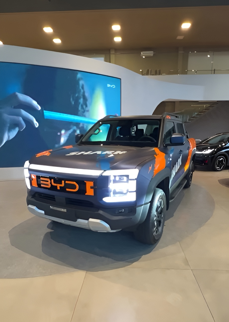 A chegada da BYD Shark em Campo Grande marca a estreia da primeira picape híbrida da marca chinesa no Brasil, despertando curiosidade pelo desempenho e preço.
