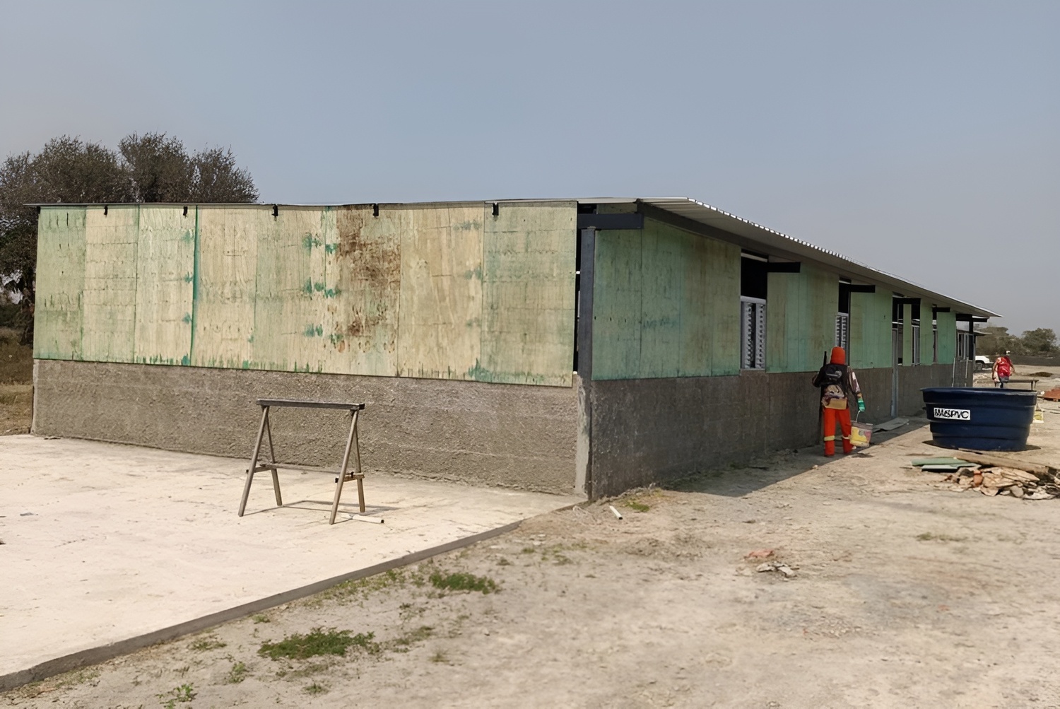 Construção de instalações temporárias no canteiro de obras da Ponte Bioceânica, em Porto Murtinho (MS).