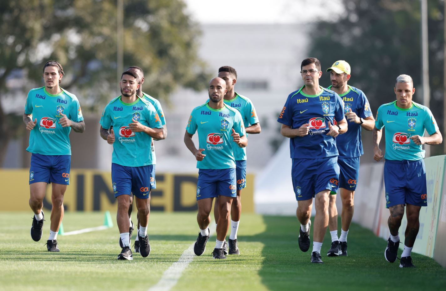 Jogadores da seleção durante treino regenerativo