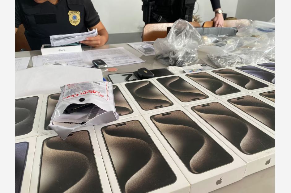 Dezenas de celulares foram encontrados nas cadas de suspeitos de esquema de lavagem de dinheiro do tráfico por meio de rifas e jogos ilegais