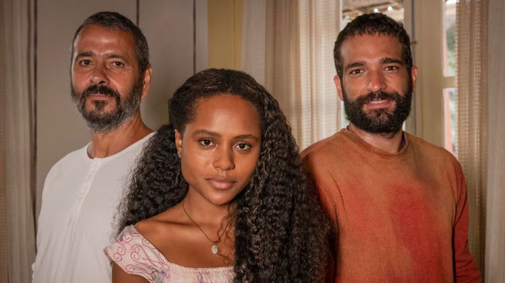 'Renascer': José Inocêncio ( Marcos Palmeira ), Maria Santa ( Duda Santos) e José Inocêncio (Humberto Carrão) na primeira fase