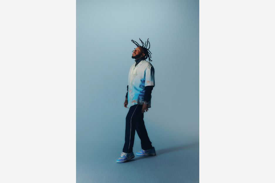 O rapper BK' em foto de divulgação do álbum 'ICARUS'