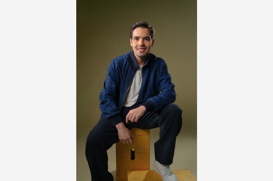 O apresentador João Silva estreia o Programa do João aos domingos, querendo reunir todas as gerações em frente à televisão