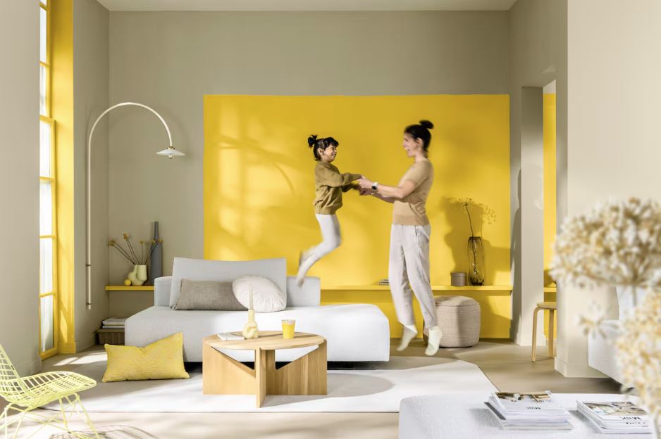 Cor Curry Dourado, aposta da Tintas Coral para 2025